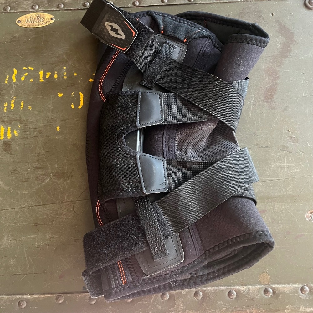 Shock Doctor 875 Ultra Knee Brace L Black Neoprene Open Patella w/  Bilat Hinges